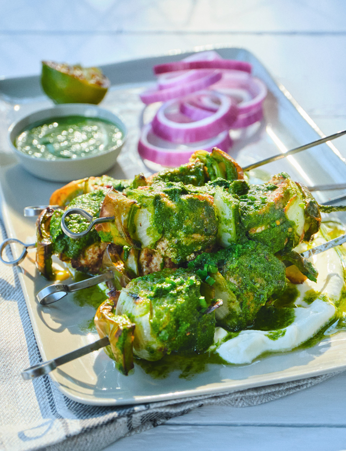 Grilled chicken skewers, coriander chutney