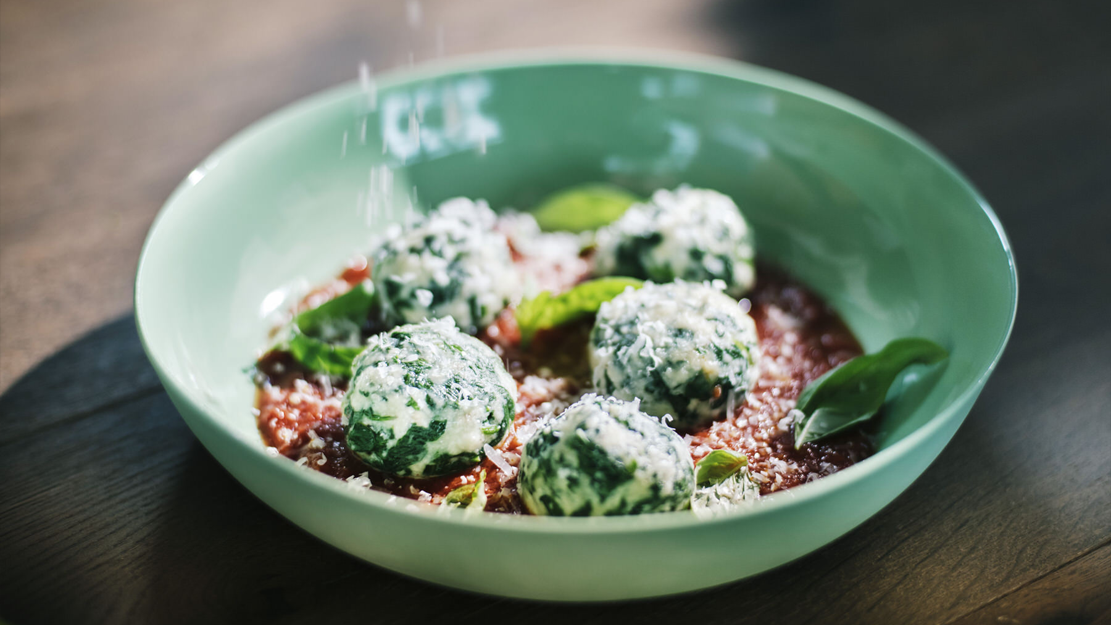  Spinach and ricotta gnocchi (gnudi) with tomato and basil