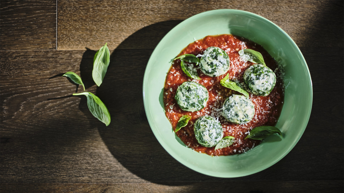  Spinach and ricotta gnocchi (gnudi) with tomato and basil