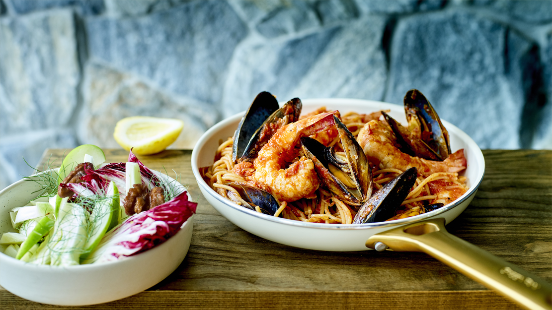 Seafood linguini with fennel and radicchio salad