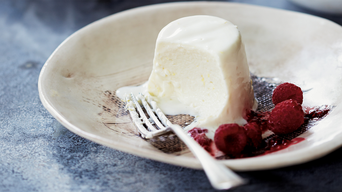 Tangy vanilla panna cotta