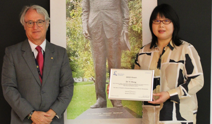 Dr Yi Wang receiving her Weary Dunlop Foundation grant